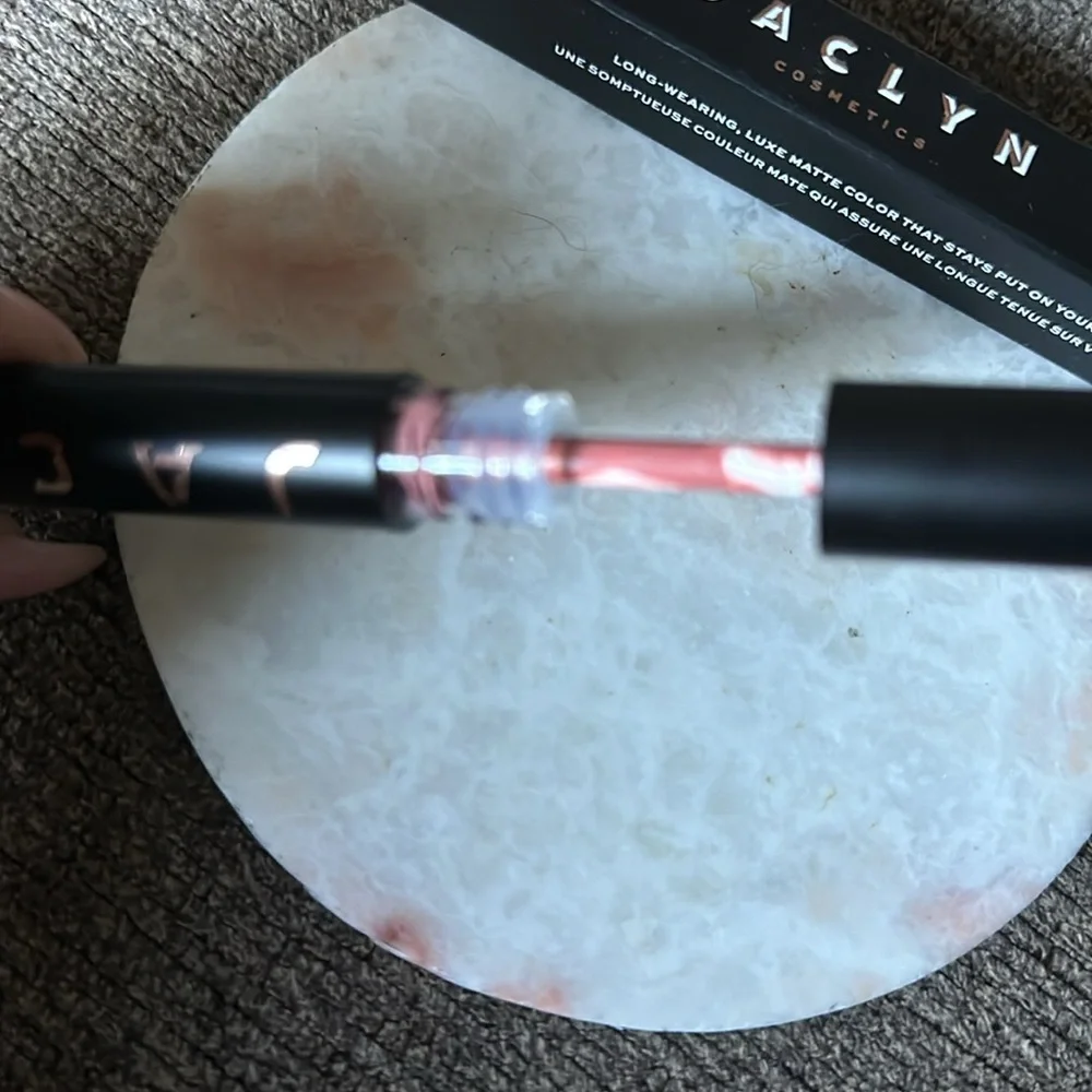 Jaclyn Cosmetics Liquid Lipstick in shade Be Brave - Picture 4 of 6